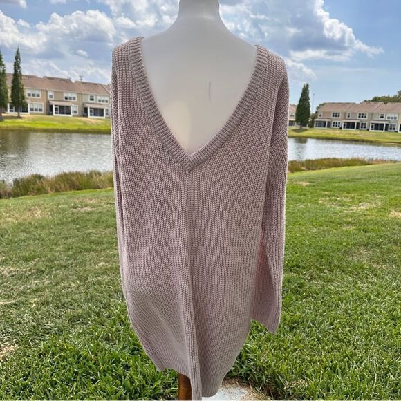 NWT Lulu’s island ferry taupe open back v-neck sweater Sz L - Picture 3 of 7